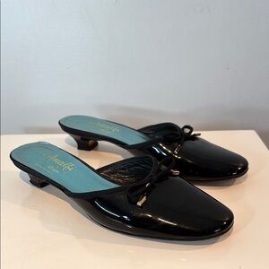 Amalfi by Rangoni vintage black patent leather slip on kitten heels size 7